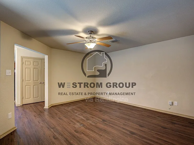 10721 Deauville Dr — Photo 7