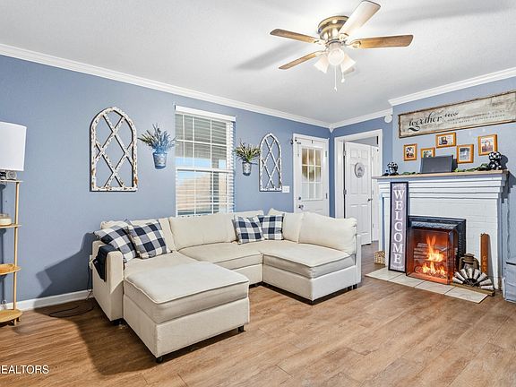 5th image of 606 Kingston St