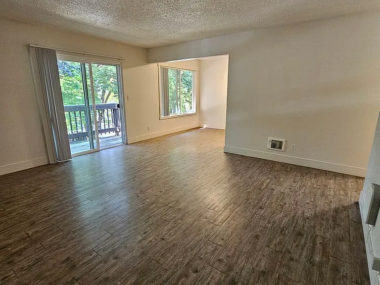 Beverly Grove Apartments — Photo 18
