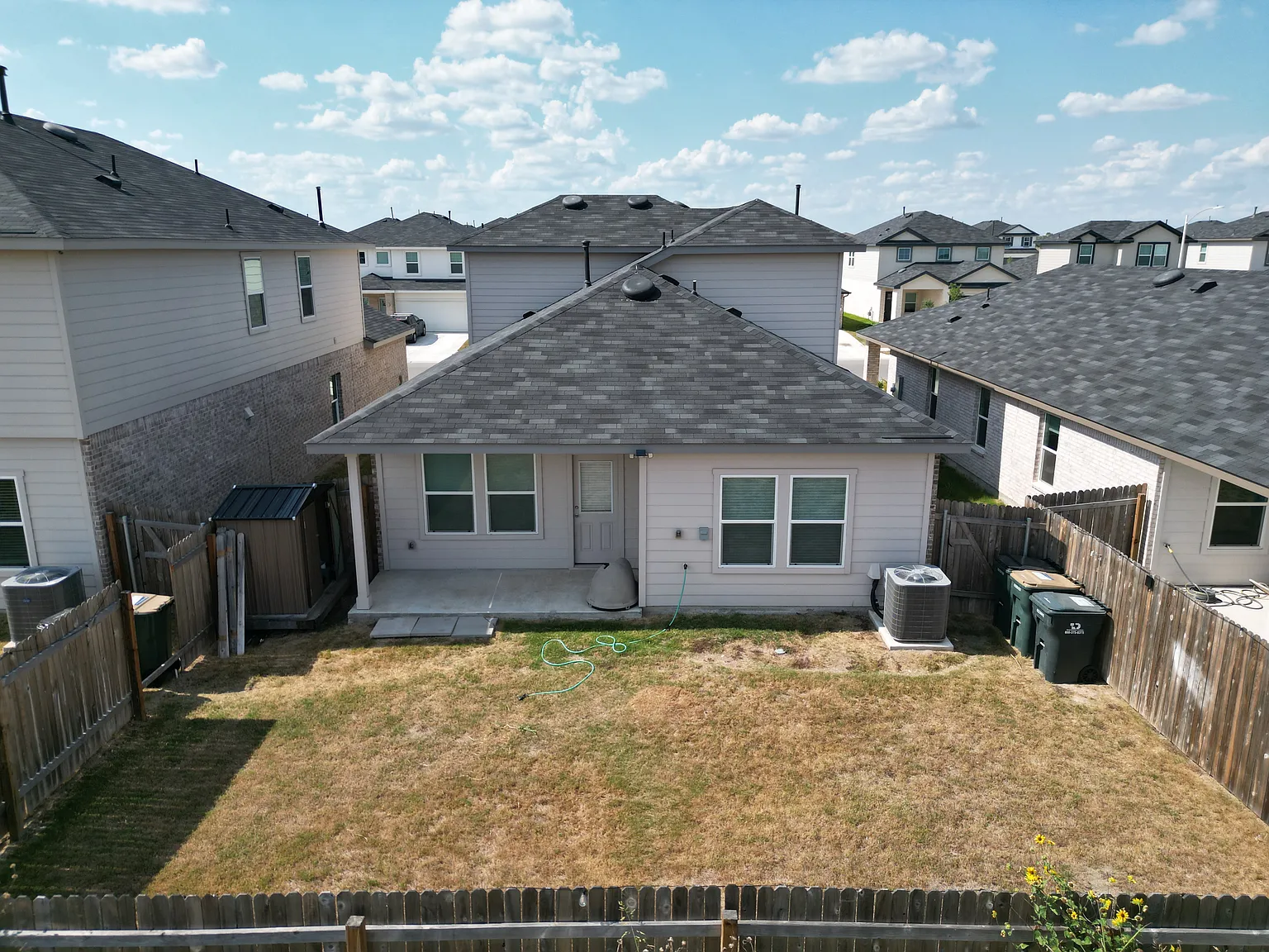 3 bed, 2.5 bath, 1852 sqft, $2,050 — Photo 3