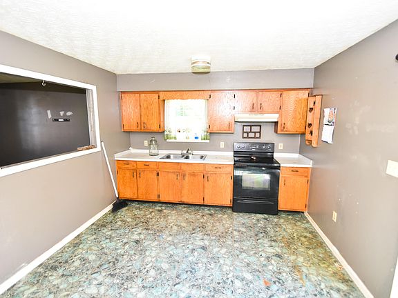 5th image of 214 Meadow Dr