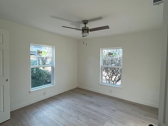 3rd image of 3914 Crozier St