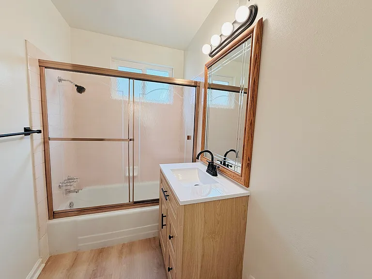 396 N Kellogg Ave — Photo 12