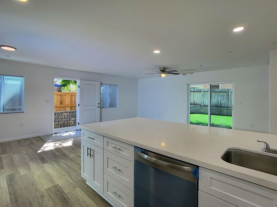 1st image of 1051 Greenfield Dr #2