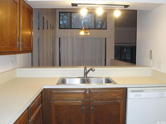 5th image of 2741 NW 39th Dr
