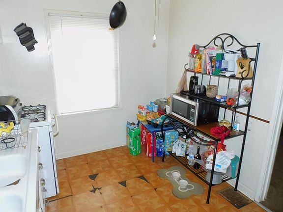 2nd image of 1664 Rosemont Ave