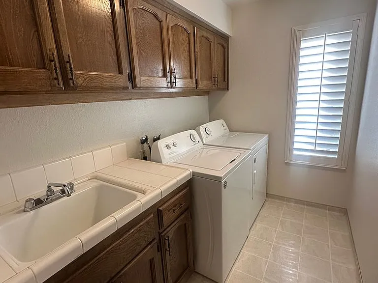 923 Greenfield Ave — Photo 20