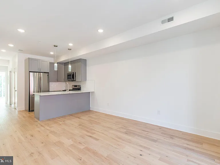 2406 W Master St #2 — Photo 4