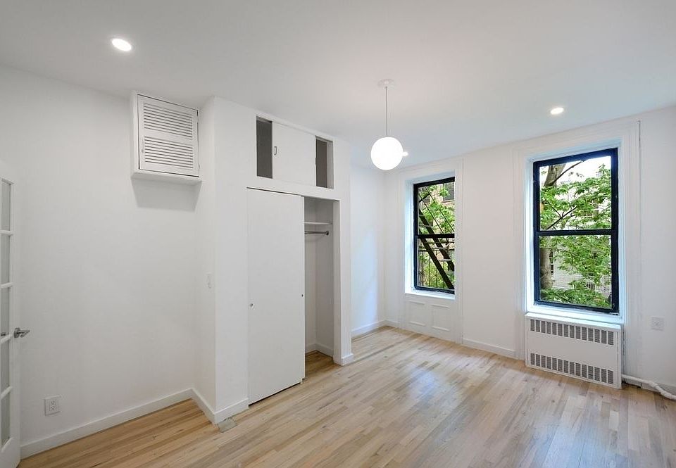 1st image of 190 6th Ave APT 2RS