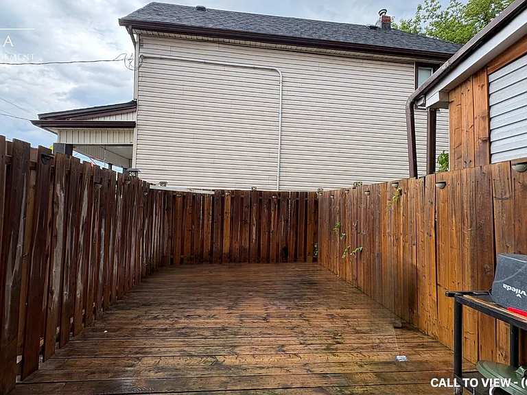 1083 Cannon St E — Photo 16