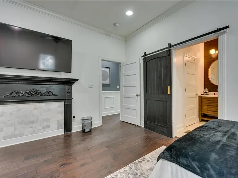1104 Greenleaf Ave — Photo 19