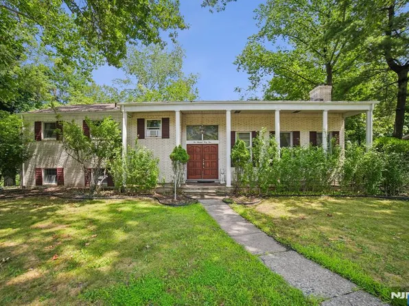 249 Knickerbocker Rd, Englewood, NJ 07631