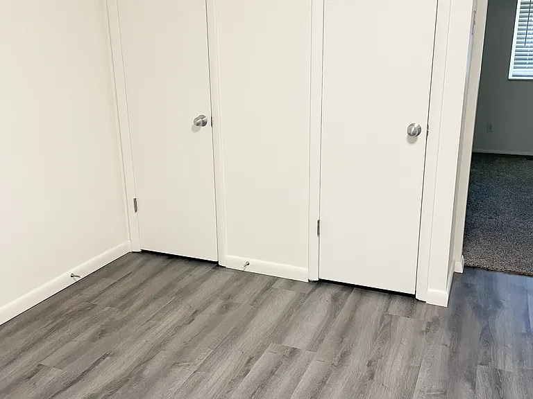 536 E Center St — Photo 2