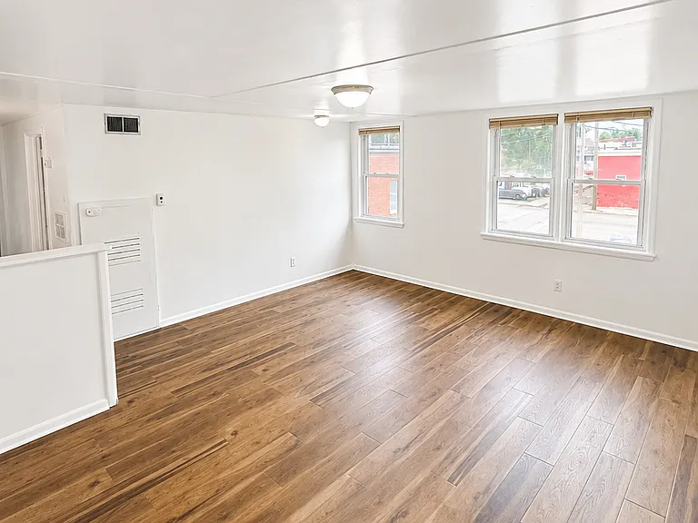 123 Market St #3 — Photo 2