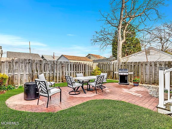 3rd image of 1814 Briarwood Ter