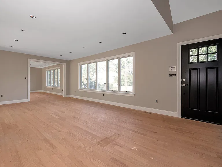58 Marion Dr — Photo 4