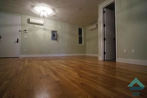 Rented by EXR | media 3