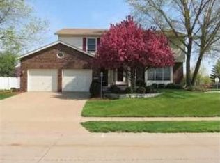 1742 Susan Ct, Bettendorf, IA 52722