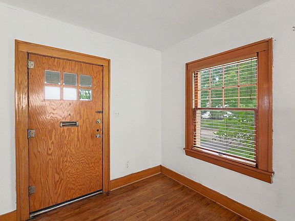 4th image of 3719 Edgemont St