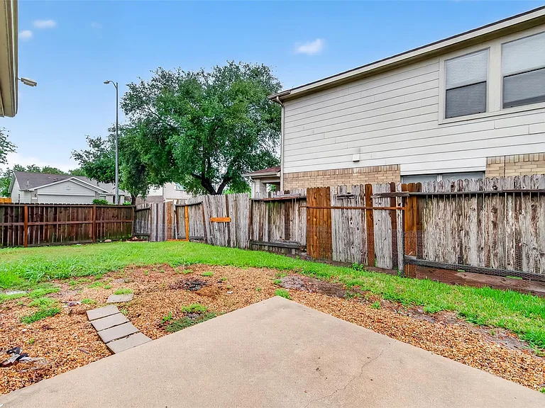 9219 Pinderfield Ct — Photo 35