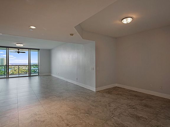 3rd image of 2640 Lakeshore Dr #1614