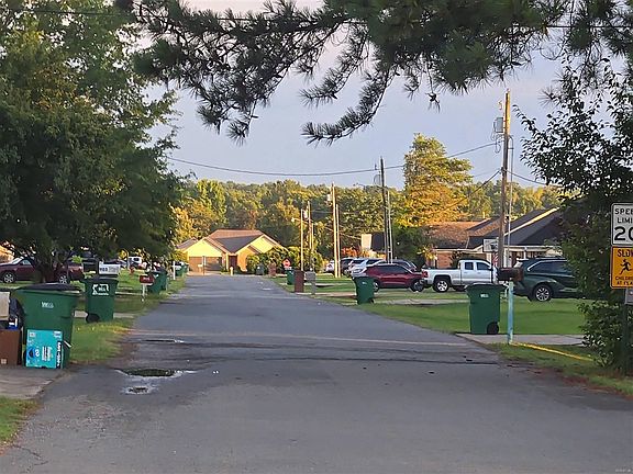 4th image of 912 April Ln