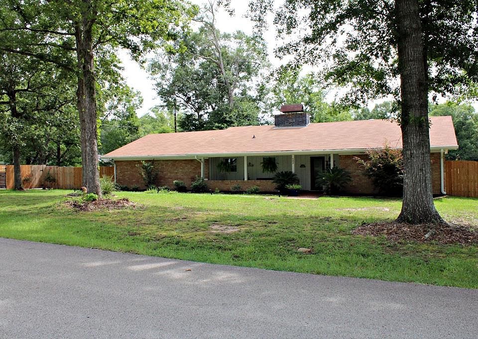 1st image of 103 Lake Dr