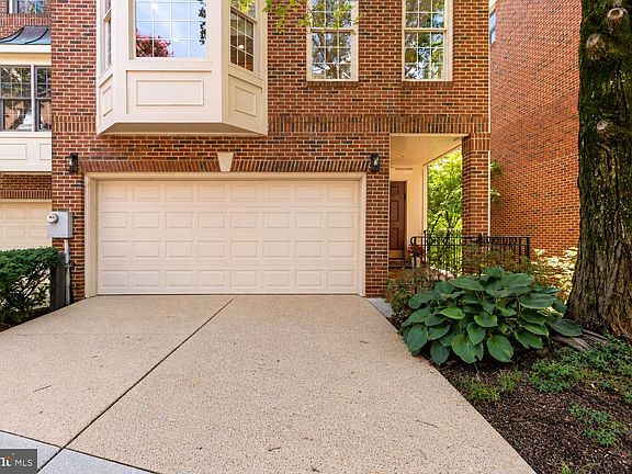 3rd image of 2527 Gadsby Pl