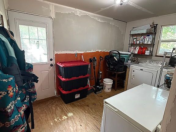 5th image of 1015 S Wood Ave