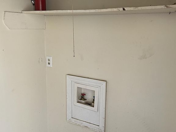 5th image of 1003 Oak St #A