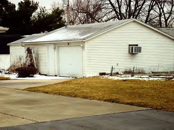 5th image of 294 N Illinois St
