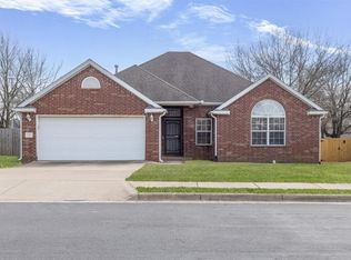 101 Fox Run Cir, Centerton, AR 72719
