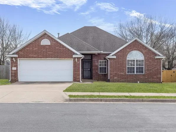 101 Fox Run Cir, Centerton, AR 72719