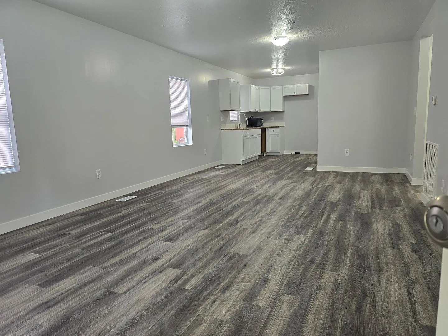 Beautifully Updated 2 bedroom 1 bathroom 776 sq ft home — Photo 3