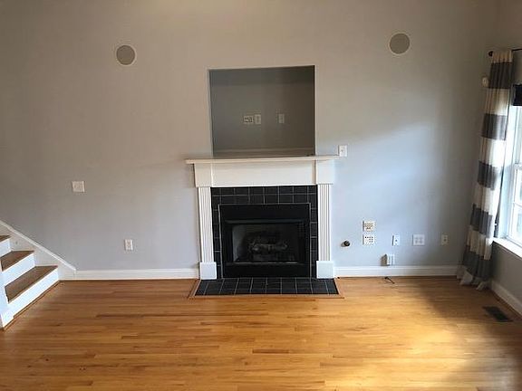4th image of 301 Northwood St
