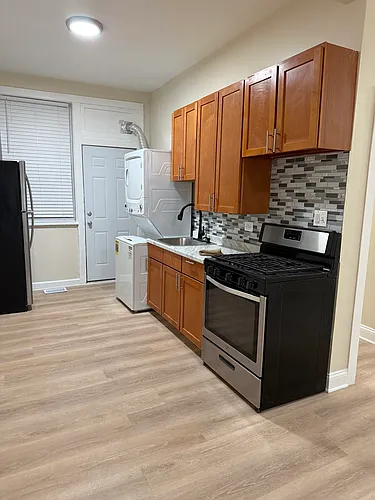 205 E 42nd St #1E Photo 1