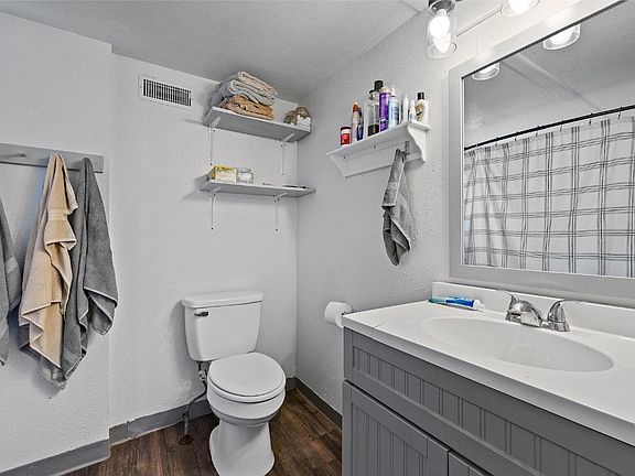 4th image of 106 Meridian St