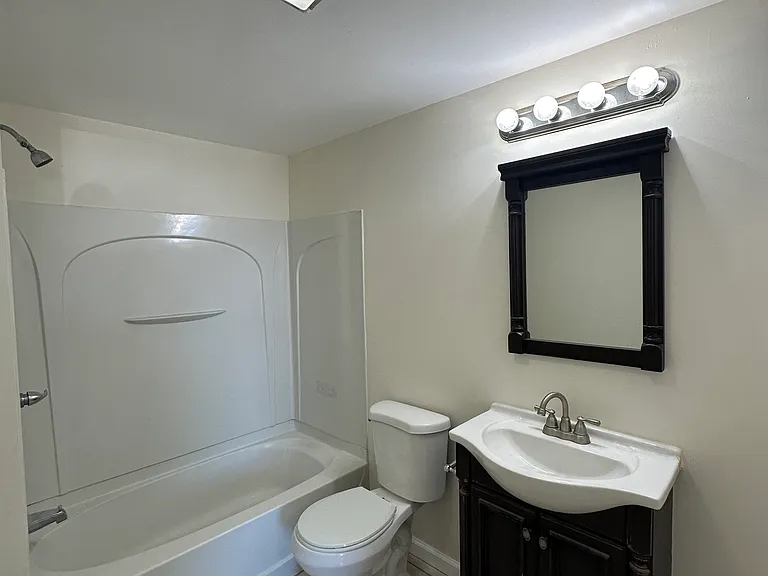 42 Jefferson Ave — Photo 3