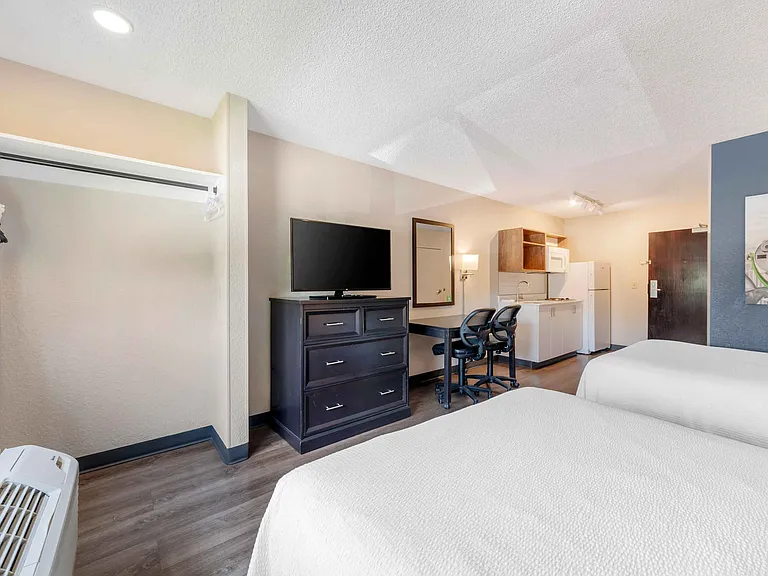 Studio Suite - 2 Full Beds