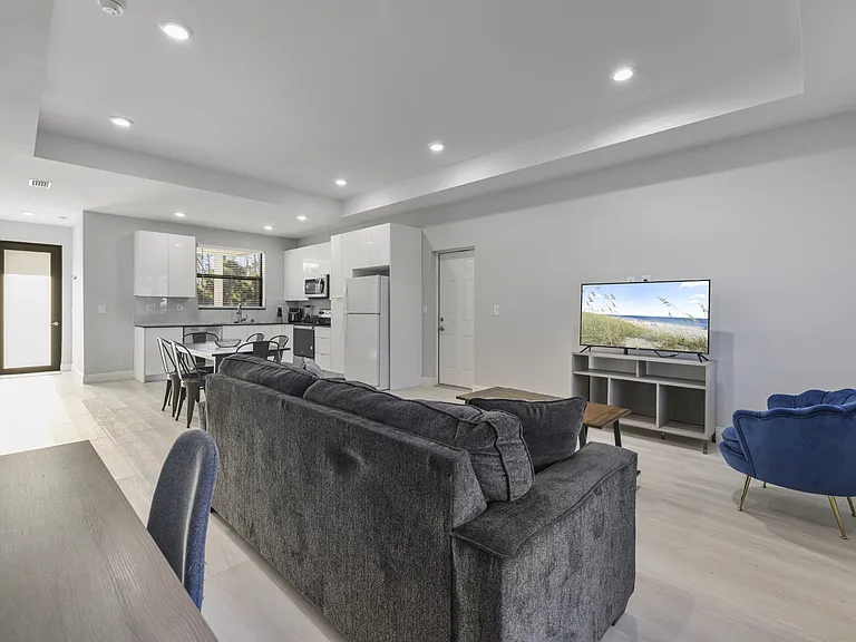 622 Windermere Dr — Photo 5