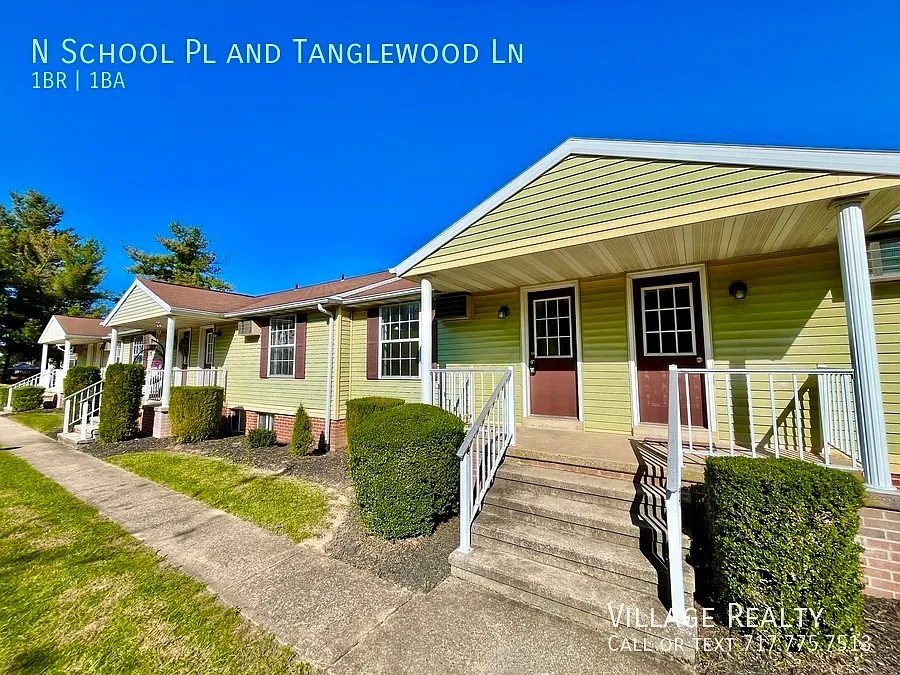 Move-In Ready! Top Floor! Roomy 1-Bed With A/C & Off-Street Parking! — Photo 4