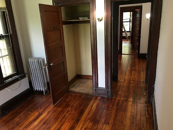 3rd image of 140 Clinton Ave