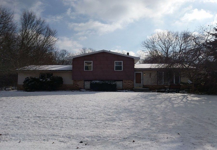 1st image of 3260 Lochlomond St