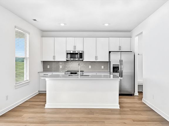 Dillon Pointe Hamilton101 8