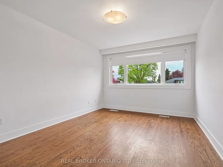 77 Norgrove Cres — Photo 17