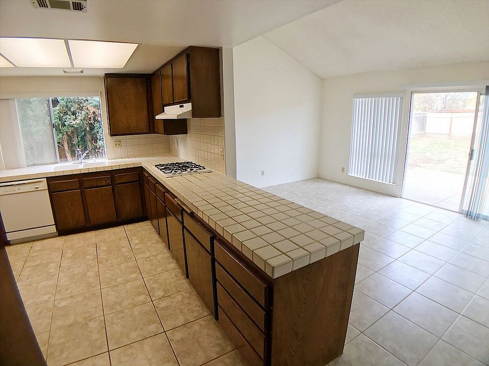 1st image of 279 Autumnwood St