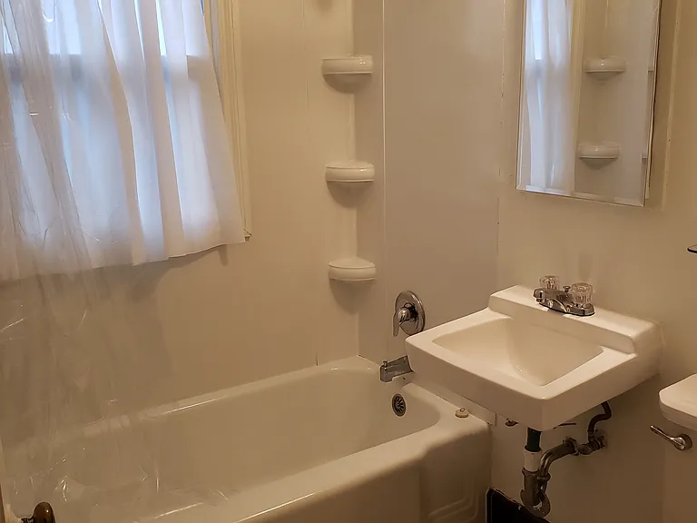 2524 NW Savier St #5 — Photo 7