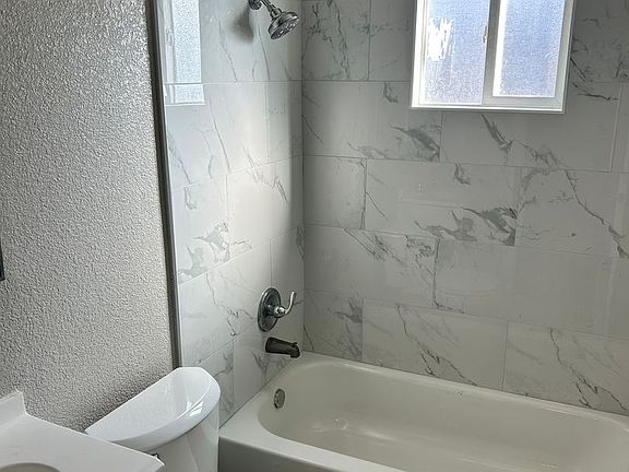 4th image of 1602 Oxford Way
