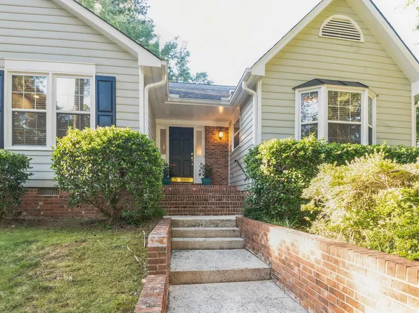 100 Tanglewood Ln, Carrboro, NC 27510