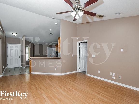 4th image of 325 Crabtree Ave